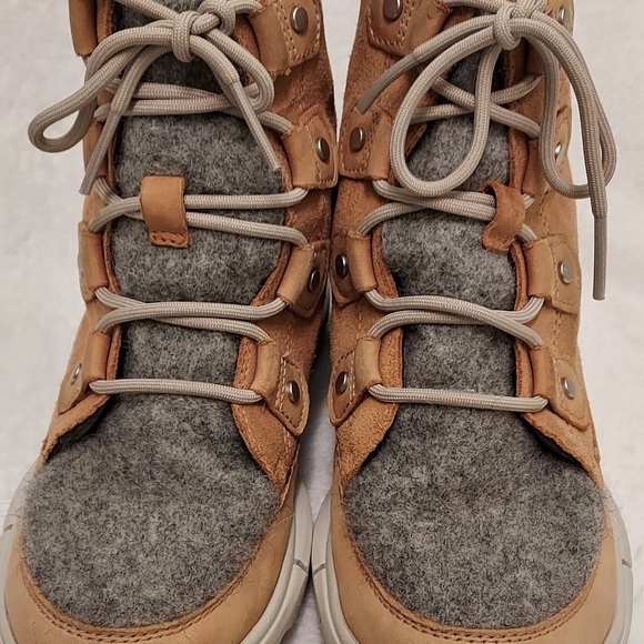 Sorel Kids Tan and Gray Boots - Picture 3 of 9